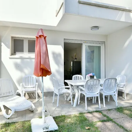 Castello Apartment *